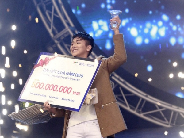 "Con nuôi Hoài Linh" giành giải Bài hát Yêu thích của năm 2015 ảnh 1