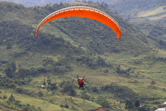 [Photo] Thử thách cùng Festival dù lượn "Bay trên mùa vàng" ảnh 3