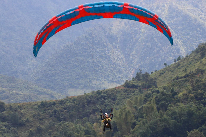 [Photo] Thử thách cùng Festival dù lượn "Bay trên mùa vàng" ảnh 2