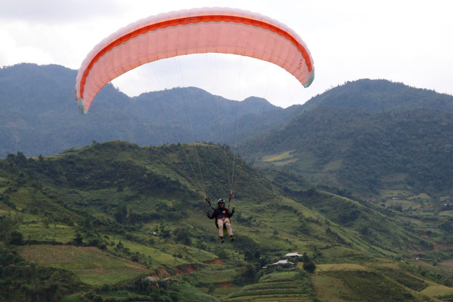 [Photo] Thử thách cùng Festival dù lượn "Bay trên mùa vàng" ảnh 4