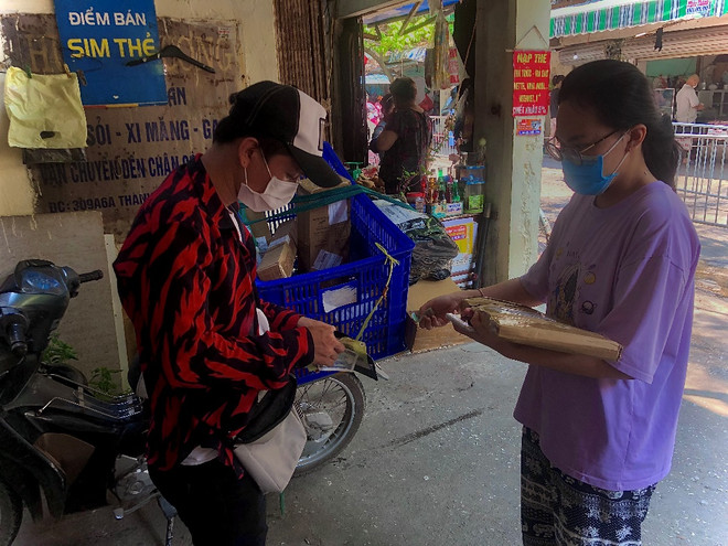 Kiếm bộn tiền, shipper vẫn lo ngay ngáy trước bệnh dịch phức tạp ảnh 2