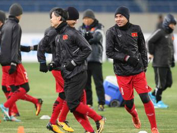 VCK U23 châu Á 2018: HLV Park Hang Seo bắt các thủ môn tập nặng ảnh 1