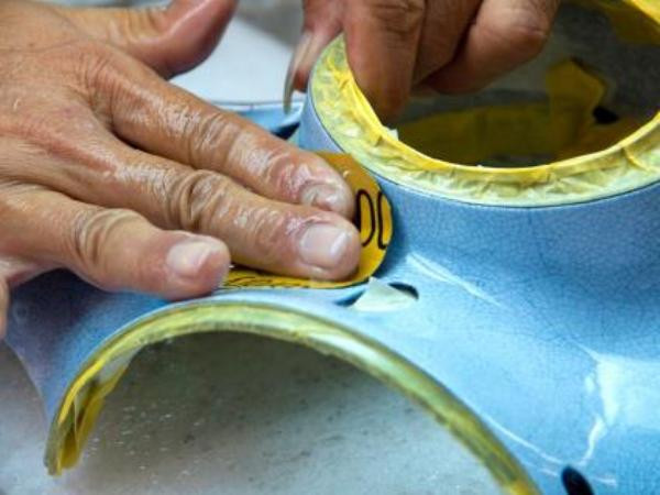 Ngắm chiếc xe Vespa được cẩn trứng bằng kỹ thuật sơn mài Việt ảnh 1