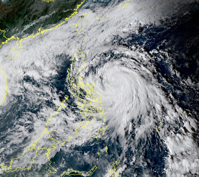 Bão Vamco đi vào Biển Đông, Quảng Trị đến Bình Định mưa vừa đến mưa to ảnh 1