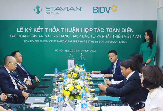 Toàn cảnh lễ ký kết giữa BIDV và Tập đoàn Stavian. (Ảnh: Vietnam+) BIDV và Tập đoàn Stavian ký kết thỏa thuận hợp tác toàn diện ảnh 1