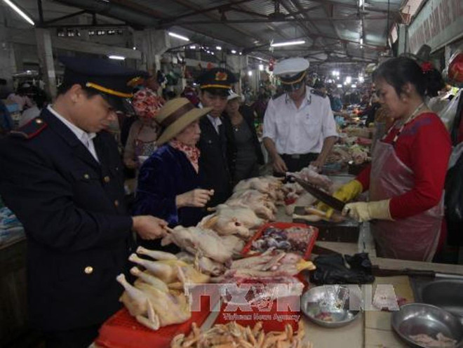 Xử phạt hàng loạt cơ sở vi phạm vệ sinh an toàn thực phẩm tại Hà Nội ảnh 1