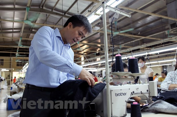 Standard Chartered cung cấp 2,7 triệu USD hỗ trợ May Bắc Giang LGG ảnh 1