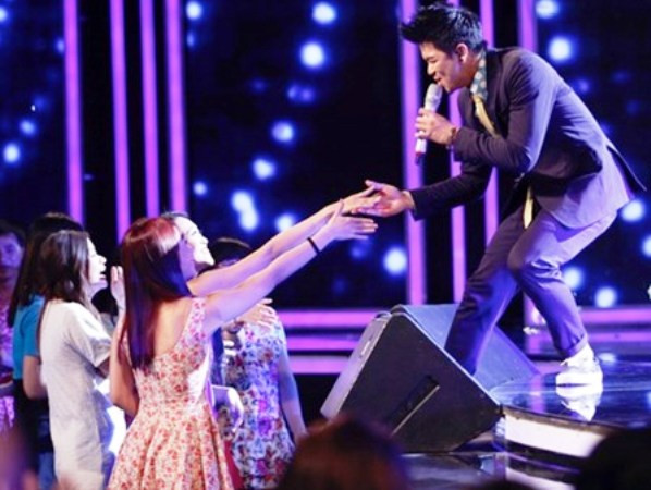 Chàng trai việt kiều Trọng Hiếu tiếp tục "gây sốt" khi hát tiếng Việt ảnh 1