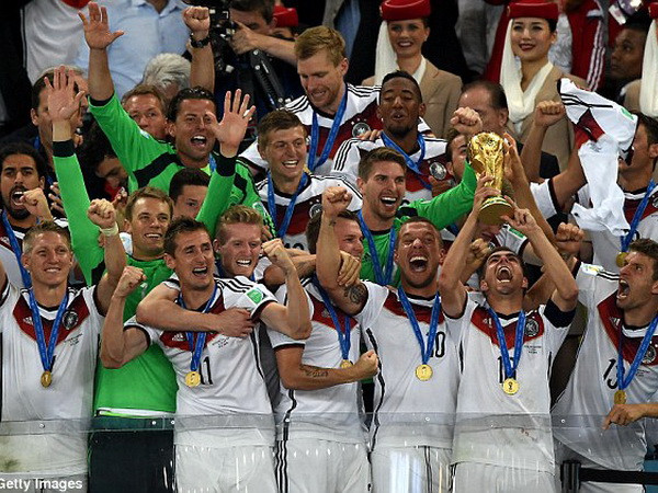 Lothar Matthäus: Manuel Neuer giống như một thỏi nam châm ảnh 3