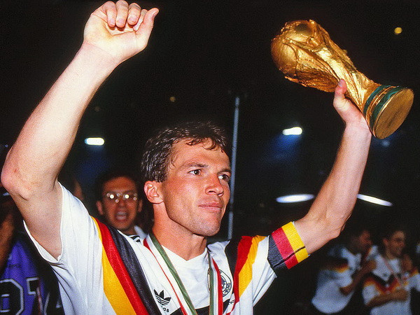 Lothar Matthäus: Manuel Neuer giống như một thỏi nam châm ảnh 1