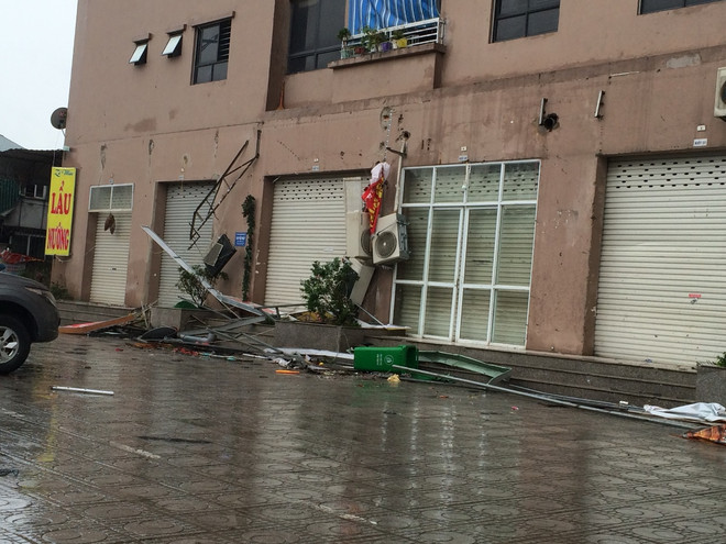 Gió bão khiến khu Đại Thanh, Linh Đàm ngập úng, cây bật gốc la liệt ảnh 11