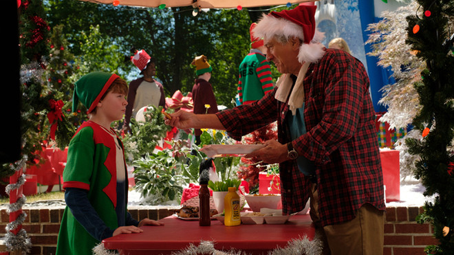 'Tenet' thất thủ trong cuộc đua với 'Cuộc chiến với ông nội' ảnh 1