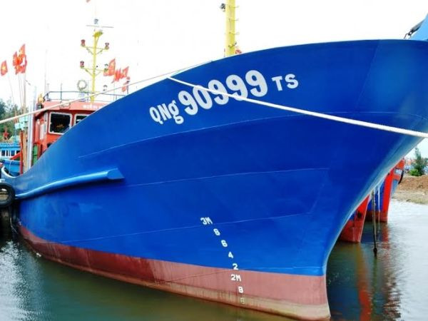 Vietcombank Quảng Ngãi bàn giao tàu vỏ thép cho ngư dân vay vốn ảnh 1