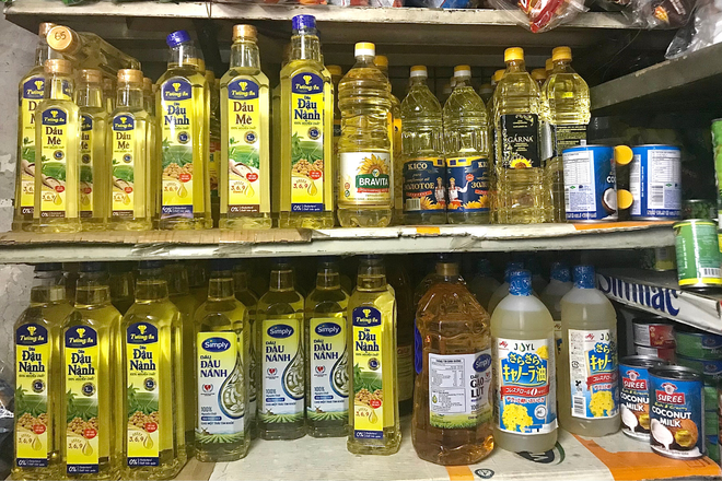 Hàng loạt sản phẩm tiêu dùng tăng giá, chủ tiệm tạp hóa lo lắng ảnh 1