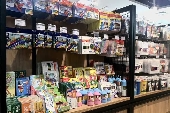 Thị trường đồ dùng học tập sôi động 'bắt nhịp' học sinh trở lại trường ảnh 1