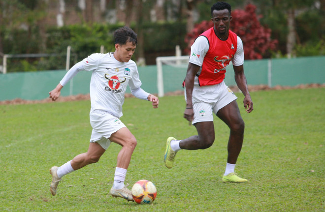 CLB HAGL tìm cách gỡ vấn đề xung đột tài trợ trước ngày đá V-League ảnh 1