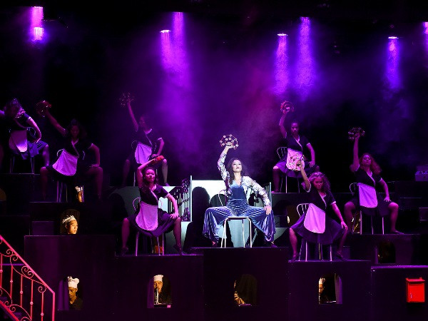 Tái diễn vở nhạc kịch “Đêm Hè sau cuối”: Đủ chiêu, nhiều trò ảnh 1