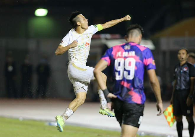 Văn Quyết: ‘Tôi chấp nhận dự bị để cùng tuyển Việt Nam dự AFF Cup’ ảnh 1