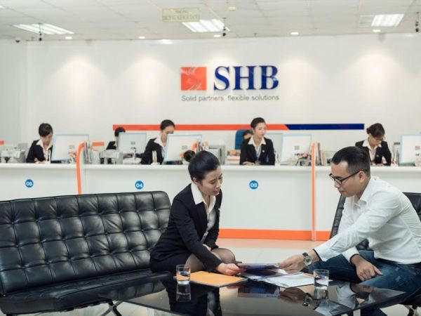 Giao dịch tại SHB. (Nguồn: SHB) SHB thành lập Công ty tài chính tiêu dùng có vốn điều lệ 1.000 tỷ đồng ảnh 1
