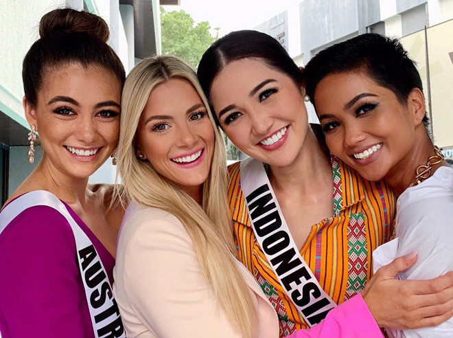 Hoa hậu Mỹ bị phản đối vì nhận xét trình độ tiếng Anh của H'Hen Niê ảnh 1