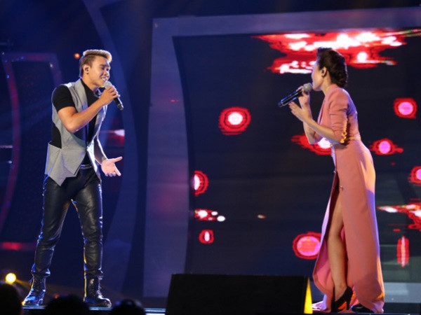 Mỹ Tâm "ghen" vì Đông Hùng hôn… Phương Linh ảnh 2