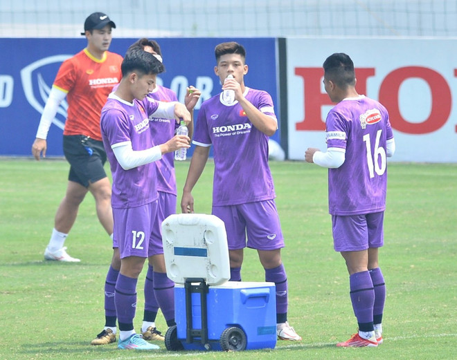 U23 Việt Nam công bố ba cầu thủ quá tuổi tham dự SEA Games 31 ảnh 5