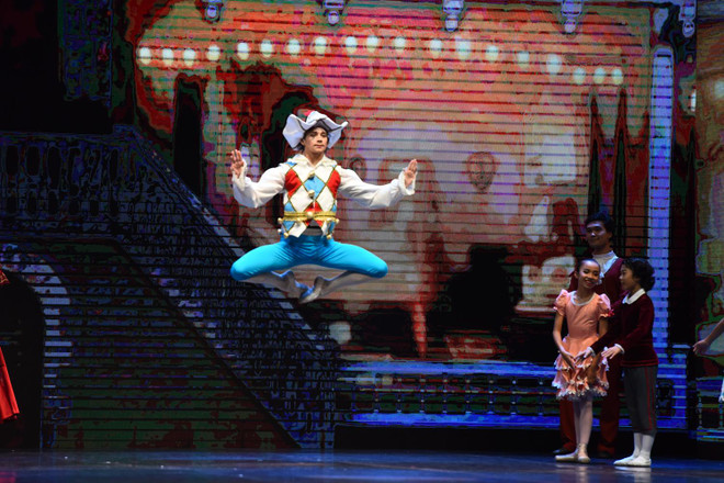 [Photo] Mãn nhãn với vở ballet "Kẹp hạt dẻ" theo công nghệ 3D ảnh 1