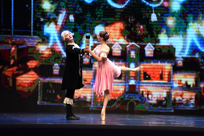 [Photo] Mãn nhãn với vở ballet "Kẹp hạt dẻ" theo công nghệ 3D ảnh 2