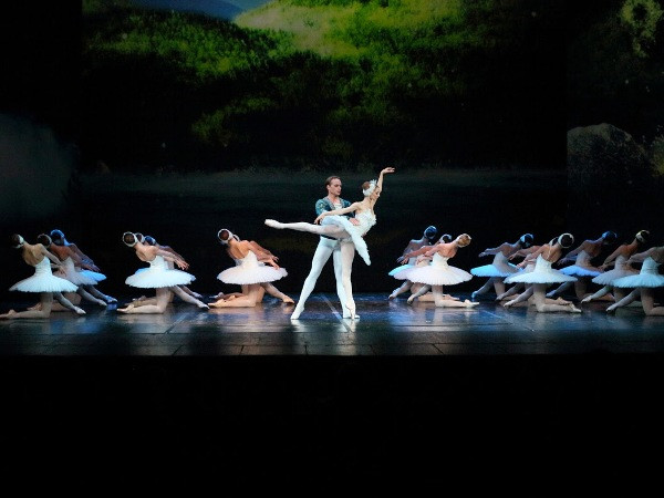 “Hồ Thiên Nga” với âm nhạc, đồ họa 3D diễn đêm duy nhất tại Việt Nam ảnh 2