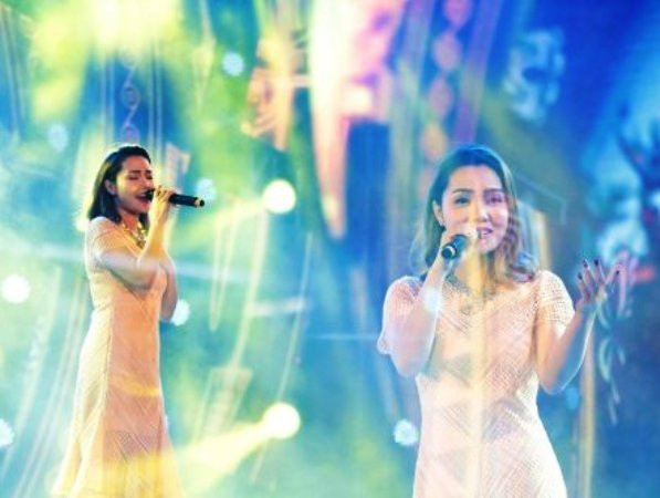 Khán giả Hưng Yên cuồng nhiệt ùa lên sâu khấu cổ vũ Sơn Tùng M-TP ảnh 2