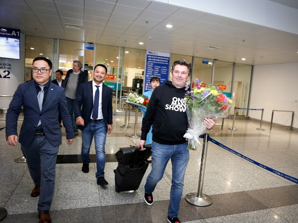 Thủ lĩnh ban nhạc Modern Talking - Thomas Anders đã tới Hà Nội ảnh 1