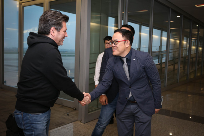 Thủ lĩnh ban nhạc Modern Talking - Thomas Anders đã tới Hà Nội ảnh 4