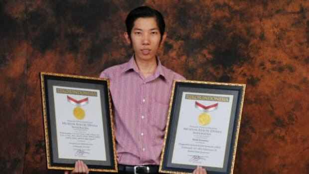 Kinh ngạc với chàng trai Indonesia có tới 32 bằng đại học ảnh 1