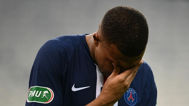 Mbappe dính chấn thương nghiêm trọng. (Nguồn: Sky Sports) Kylian Mbappe lỡ tứ kết, có nguy cơ chia tay Champions League ảnh 1