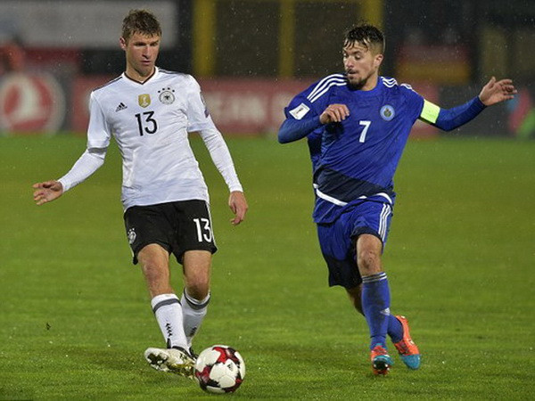 Muller trong trận đấu với San Marino (Ảnh: Nguồn:Dfb.de ) HLV Löw bênh vực Muller vụ phát ngôn "sốc" sau trận gặp San Marino ảnh 1