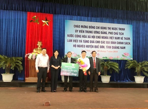 Phó Chủ tịch nước và Vietcombank tặng nhà tình nghĩa dịp 27/7 ảnh 1