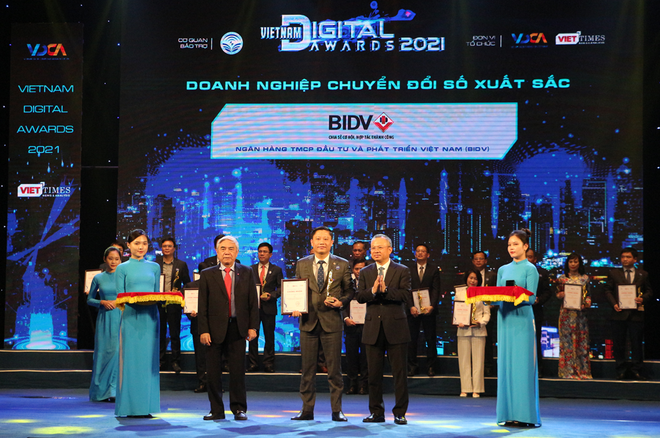 BIDV nhận giải thưởng ‘Doanh nghiệp chuyển đổi số xuất sắc 2021’ ảnh 1