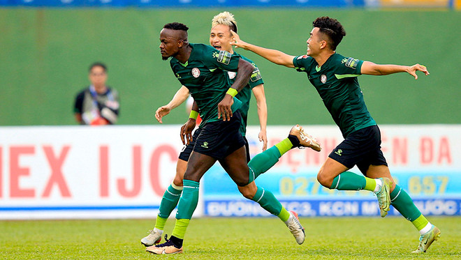 Kết thúc Vòng 4 V-League: Biến động ở cả nhóm dẫn đầu và cuối bảng ảnh 2