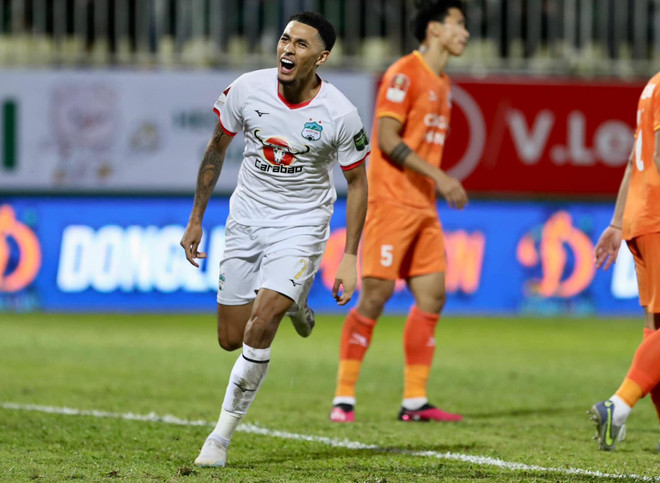 Siêu phẩm sút xa khiến HAGL cầm hòa khi đối đầu CAHN tại V-League 2023 ảnh 1