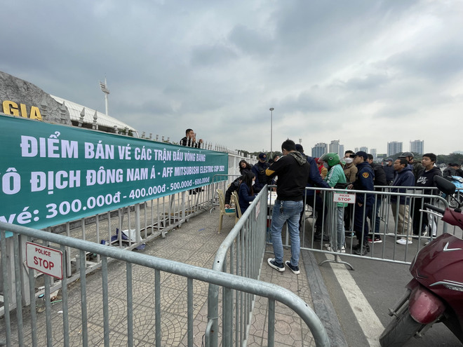 Vé xem Việt Nam-Malaysia rẻ hơn giá gốc, giảm giá mạnh trên 'chợ đen' ảnh 2