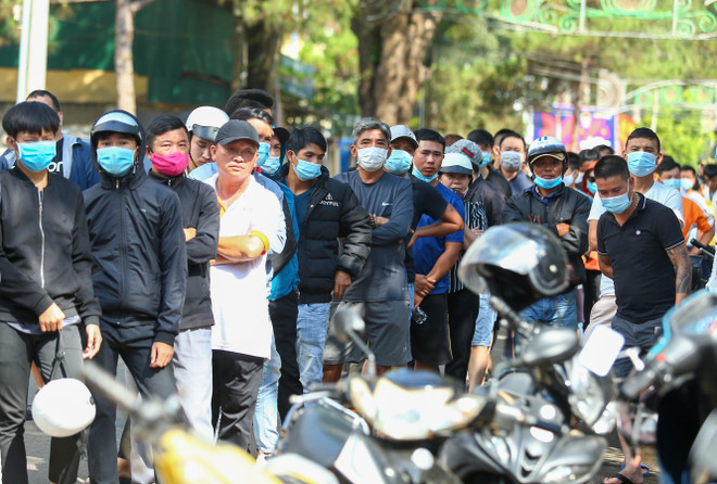 'Cháy vé' trận cầu tâm điểm HAGL-Hà Nội FC, giá vé tăng không tưởng ảnh 1