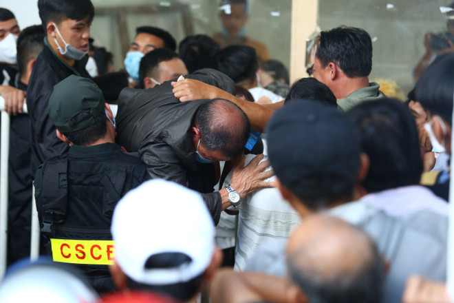 'Cháy vé' trận cầu tâm điểm HAGL-Hà Nội FC, giá vé tăng không tưởng ảnh 3