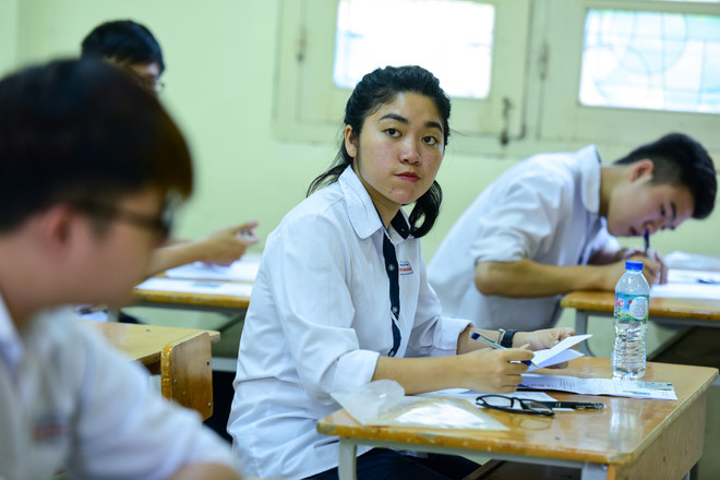 (Ảnh: Minh Sơn/Vietnam+) Thí sinh thi tốt nghiệp THPT Quốc gia thoải mái trước "giờ G" ảnh 16