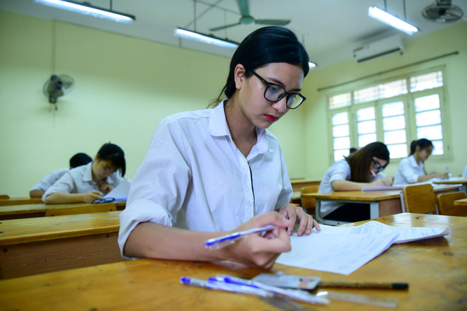 (Ảnh: Minh Sơn/Vietnam+) Thí sinh thi tốt nghiệp THPT Quốc gia thoải mái trước "giờ G" ảnh 17