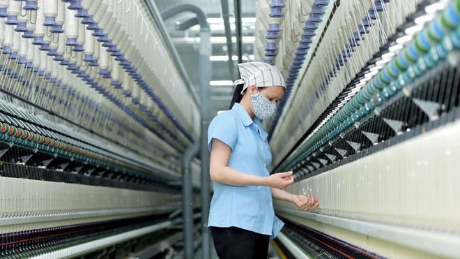 Từ đầu năm đến giữa tháng 5/2024, nhập khẩu của nền kinh tế phục hồi mạnh - ước đạt 132,23 tỷ USD, tăng 19,7 tỷ USD. (Ảnh: Vietnam+) san-xuat-soi_6515050778c4c.jpg