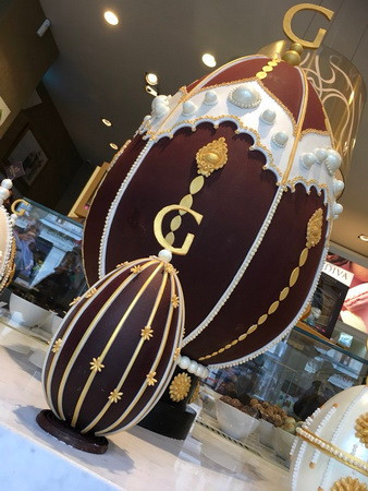 Quả trứng Phục sinh khổng lồ bằng chocolate trị giá 5.000 bảng ảnh 2