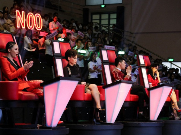 Tóc Tiên bật khóc, Đông Nhi hào hiệp cứu “hot girl” Hàn Quốc ảnh 1