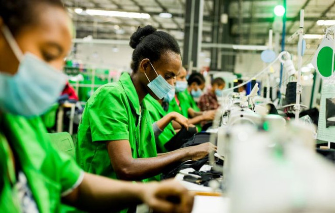 ILO kêu gọi ngành may mặc hỗ trợ người lao động giữa dịch COVID-19 ảnh 1