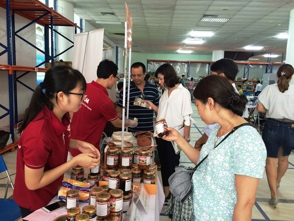 Trung tâm trưng bày nông thủy sản toàn quốc nhộn nhịp ngày đầu ra mắt ảnh 3