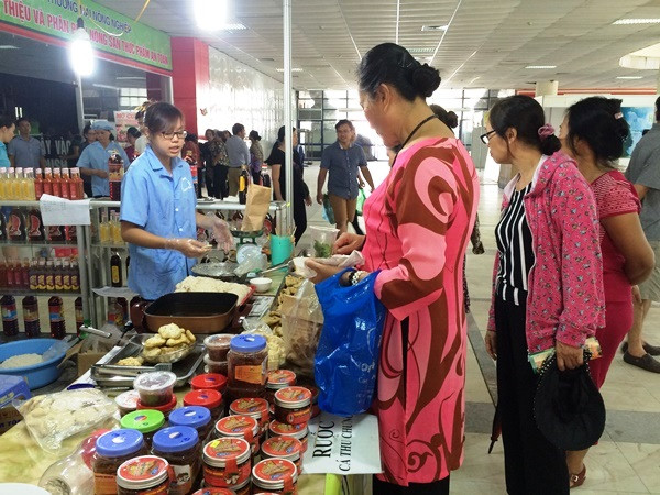 Trung tâm trưng bày nông thủy sản toàn quốc nhộn nhịp ngày đầu ra mắt ảnh 9